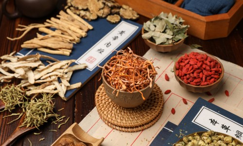 鱼石脂治疗麦粒肿效果网 - 网站提供鱼石脂软膏治疗麦粒肿么小常识、鱼石脂可以治疗麦粒肿吗